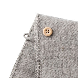 クリッパン（KLIPPAN）ストール ゴットランド ポケットなし【おしゃれ/北欧ファッション】グレーのボタン詳細画像