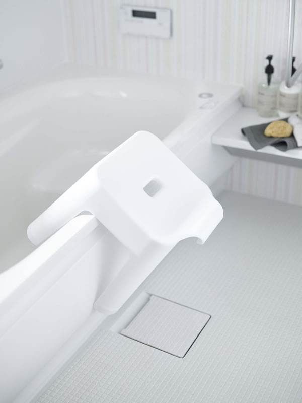 引っ掛け風呂イス タワー SH30【バスルーム収納/おしゃれ】ホワイトの使用画像
